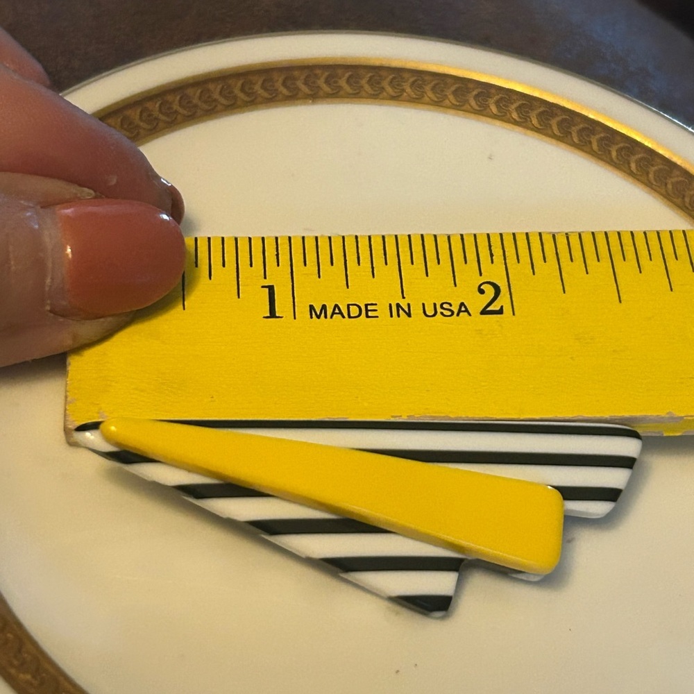 Vintage Art Deco Style Black Yellow & White Geometric Lucite Brooch - Picture 5 of 7